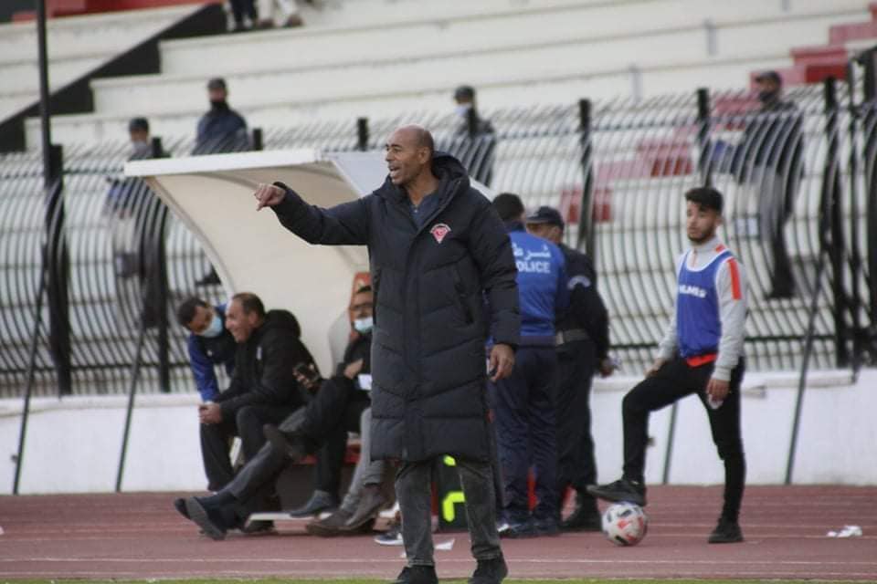 MC Oran : L’entraîneur Moaz Bouakaz claque déjà la porte
