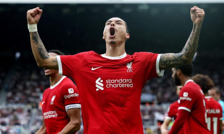 Premier League : Liverpool, à dix pendant une heure, renverse Newcastle (vidéo)