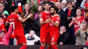 Premier League : Liverpool reste dans la roue du leader Manchester City (vidéo)