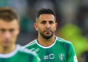 Al Ahli s'incline lourdement face à Al Fateh : Sale soirée de Mahrez avant de rejoindre les Verts