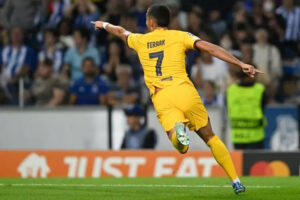 Ligue des champions : Le Barça souffre, mais gagne à Porto (vidéo)
