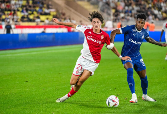 Équipe nationale : Le jeune Akliouche sur le radar de Belmadi, mais…