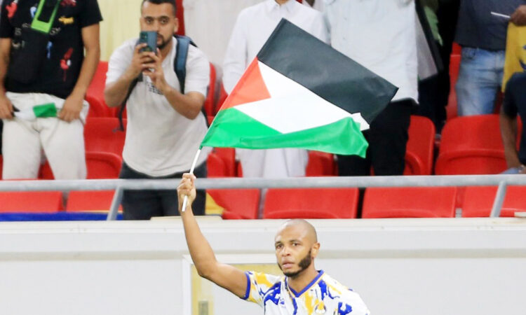 Il a fêté son nouveau but dans le championnat de Qatar avec le drapeau palestinien : Le geste fort de Brahimi