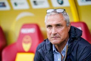 Accusé d'avoir tenue des propos racistes : L'ancien coach du MC Alger licencie par l'US Orléans