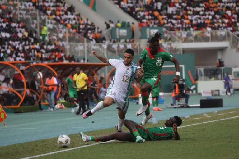 Ecarté des plans de son entraineur à Lille : Ounas ratera encore le prochain stage des Verts
