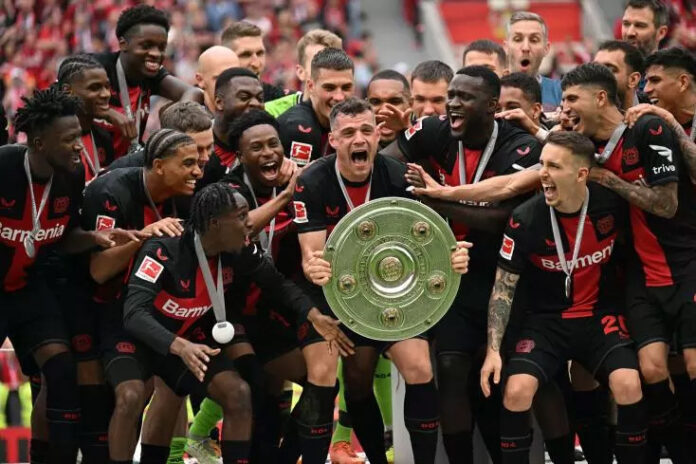Bundesliga : Leverkusen termine la saison invaincu (vidéo)