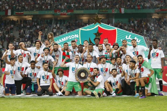 Ligue 1 : Le MC Alger reçoit le bouclier de champion d'Algérie 2023-2024