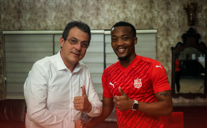 CR Belouizdad : L’attaquant sud-africain Khanyisa Mayo 9e recrue 