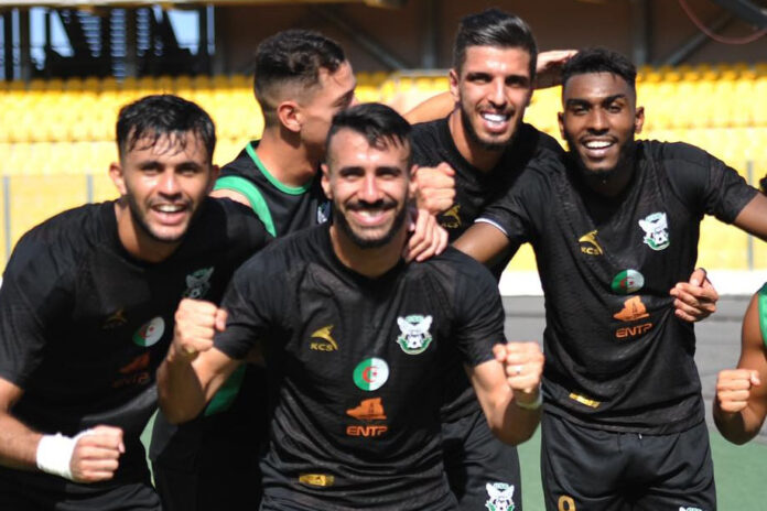 Coupe de la Confédération de la Confédération : Le CS Constantine domine Nsoatreman FC et prend une option sur la qualif.