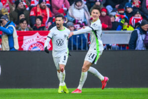Wolfsburg : Amoura claque un doublé face au Bayern (vidéo)
