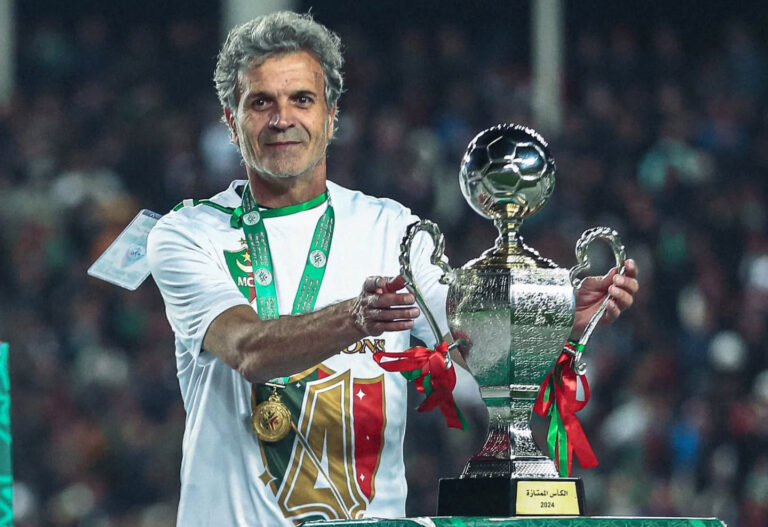 Khaled Benyahia, entraîneur du MC Alger : "Le peuple du Mouloudia mérite d'être heureux"