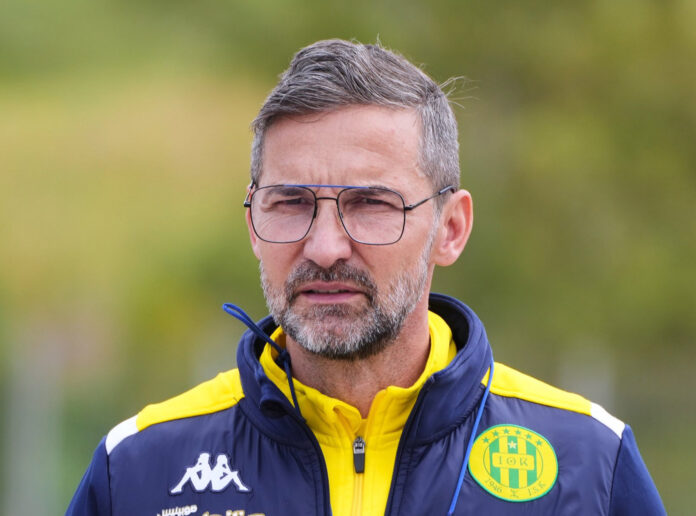 Josef Zinnbauer, entraîneur de la JS Kabylie : 