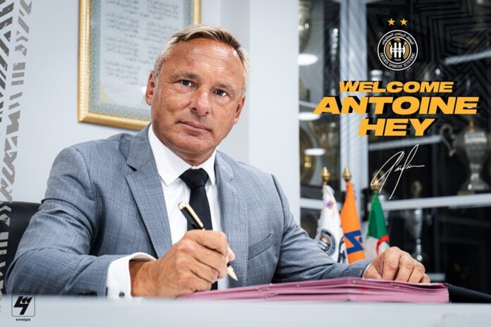 ES Sétif : L'entraîneur Antoine Hey signe pour une saison renouvelable