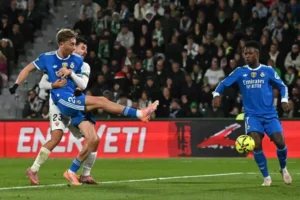 Liga : Le Real Madrid évite la défaite à Elche (vidéo)