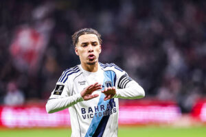 Le milieu offensif algérien Ilae Kebbal a récemment surpris les observateurs du football en évoquant celui qu’il considère comme le meilleur défenseur qu’il n’ait jamais affronté.