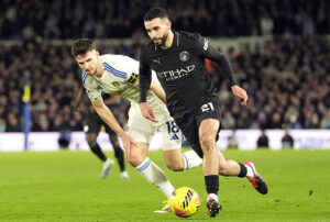 Premier League : Aït Nouri passeur décisif, City met la pression sur Arsenal (vidéo)