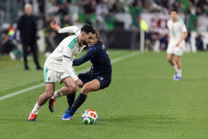 De Manchester City à l’Algérie : Aït Nouri à l’aise dans tous les systèmes
