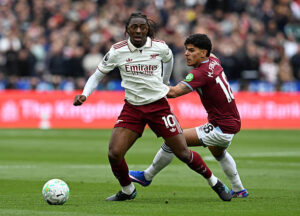 Premier League : Arsenal bat West Ham et se rapproche du titre (vidéo)
