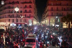 Vainqueurs de la Coupe de la Confédération africaine : Les joueurs de l'USMA paradent dans les rues de la capitale
