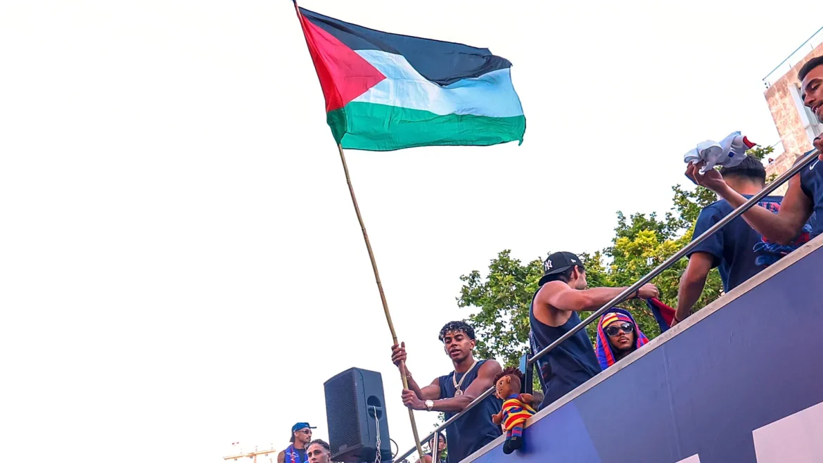 Après avoir brandi le drapeau palestinien : Lamine Yamal ciblé par une violente campagne médiatique sioniste