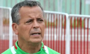 Les Verts lui ont dédié un maillot de l’EN signé par eux : Un hommage chargé d’émotion pour Belloumi