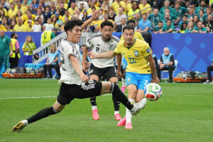 Mondial-2026: le Brésil bat le Japon (2-1) et file en 8e