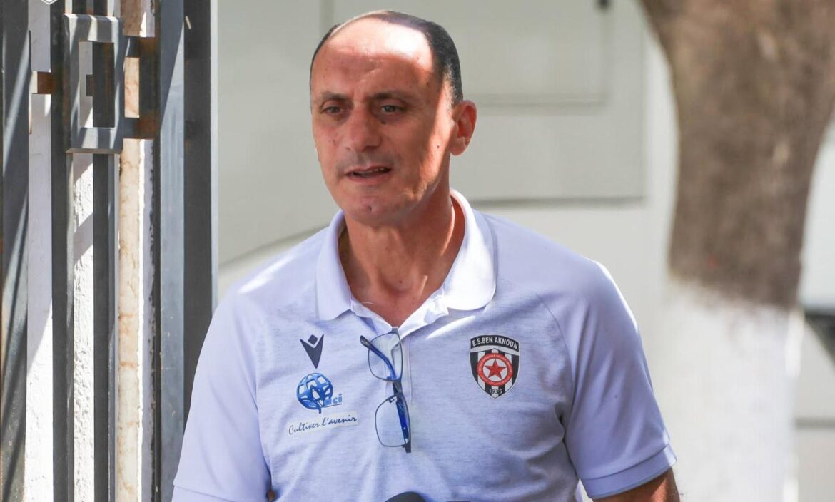 ES Ben Aknoun : L'entraîneur Zeghdoud prolonge pour une saison
