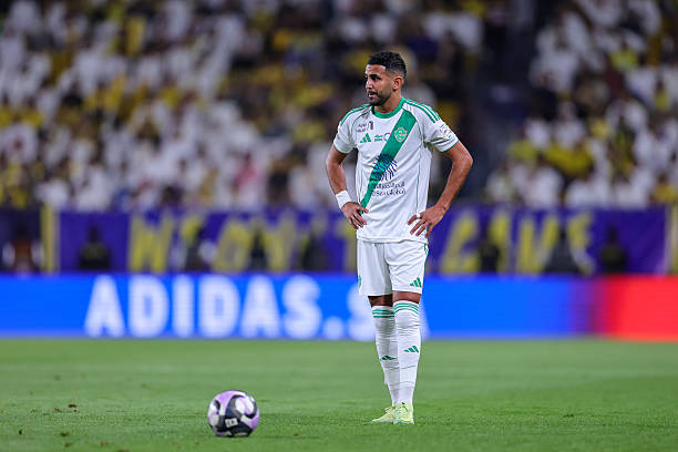 Transfert : Un dernier obstacle administratif freine l'arrivée de Mahrez dans son nouveau club Transfert : Un dernier obstacle administratif freine l'arrivée de Mahrez dans son nouveau club