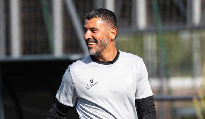 Il sera le premier adjoint de Hemdani : Angers officialise le départ de Anthar Yahia