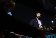 « Tu mérites mieux » : Les supporters de City prennent la défense d’Aït Nouri « Tu mérites mieux » : Les supporters de City prennent la défense d'Aït Nouri