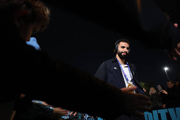 « Tu mérites mieux » : Les supporters de City prennent la défense d'Aït Nouri « Tu mérites mieux » : Les supporters de City prennent la défense d'Aït Nouri