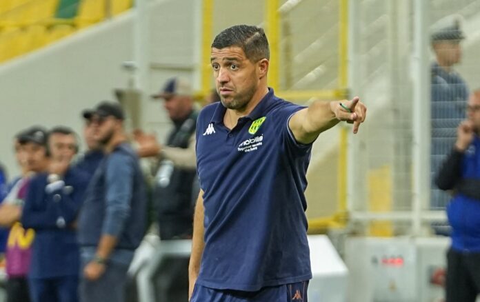 Karim Belhocine après la victoire contre la JSEB : « Ce groupe vit comme une famille » Karim Belhocine après la victoire contre la JSEB : « Ce groupe vit comme une famille »