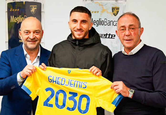 L'Algérien a signé un nouveau contrat : Farès Ghedjemis s'inscrit dans la durée avec Frosinone